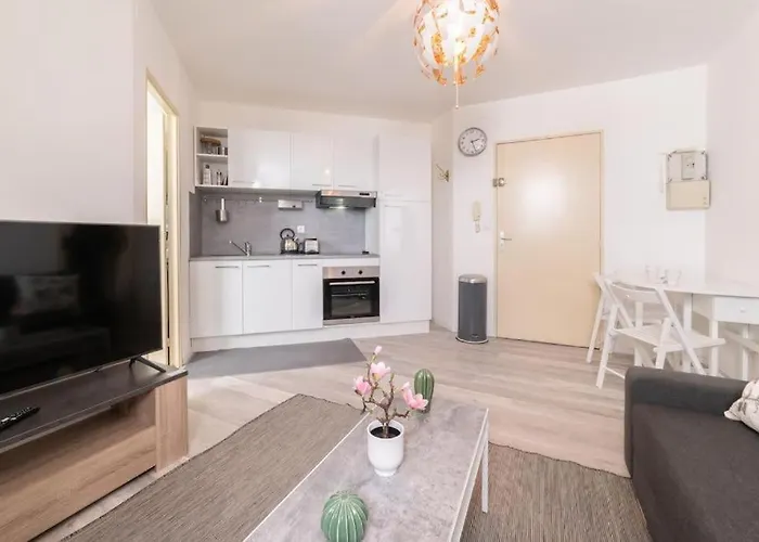 Franklin Apartment